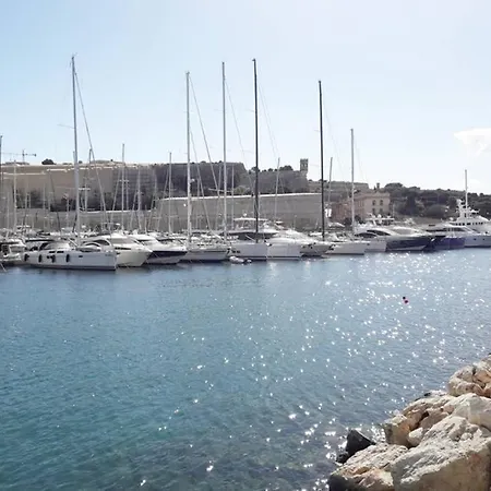 Hostel The Island Central Rooms *